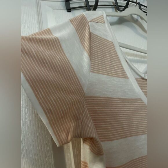 Torrid pink white Striped double V-neck Tee size 2X 2 - Picture 4 of 12